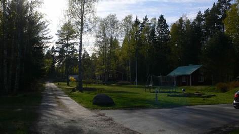 försvinnande näringsgren. Bodar vid Skansviken. Foto:Värmlands museum Kulturmiljö 7: Sommarstugeområde på Ängen En grupp sommarstugor på Ängen som är uppförda under 1960-talet med enhetligt utförande.