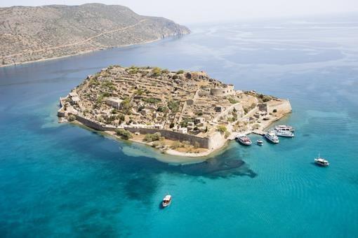 De som var drabbade av spetälska vart bortförda från fastlandet för att sedan leva resten av sitt liv på Spinalonga.