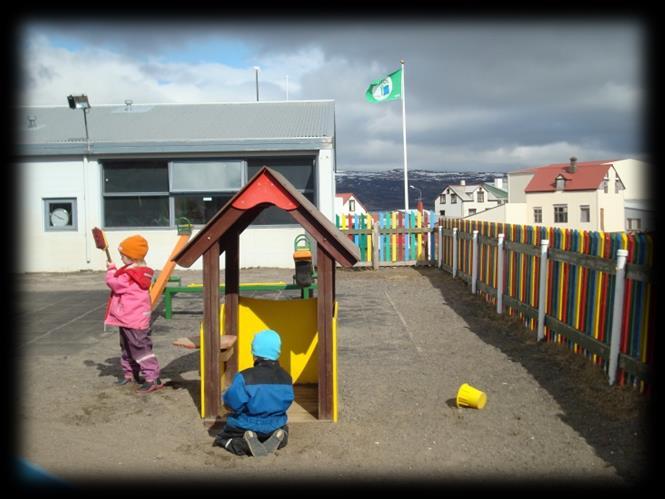 Nemendur leikskólans eru að vinna að aukinni menntun og þekkingu á náttúrunni, umhverfinu og umgengni.