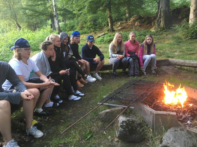 Vi åker på helgläger på Södra Hoka med sommargruppen samt på en studieresa.