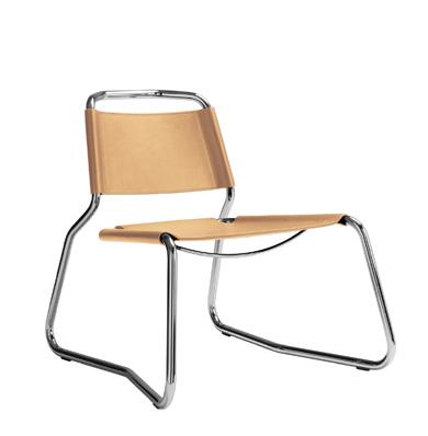 Sits och rygg i läder, finns i färgerna svart, brun alt. natur. Easychair with frame in chrome or powder coating. Seat and back in leather, colours black, brown or nature.