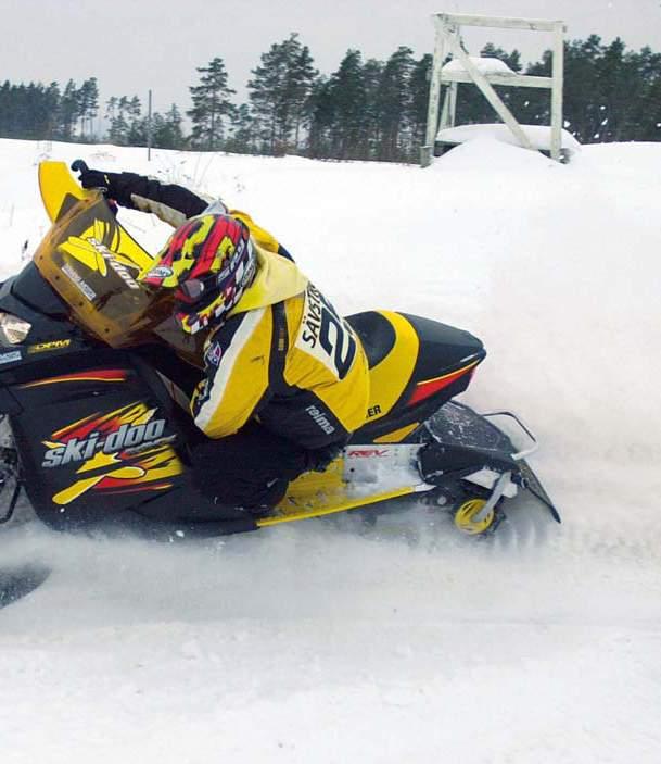 År 2003 ändrade Ski-Doo med sin REV våran uppfattning om hur man ska sitta på en snöskoter, hip over knee var det som från och med nu skulle komma att gälla.