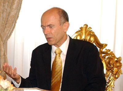 UVODNA BESEDA INLEDNINGSORD IN MEMORIAM JANEZ DRNOVŠEK Janez Drnovšek Vir: NST, 2008-o2-24 >> V soboto, 23. februarja 2008 je na svojem domu na Zaplani po dolgotrajni bolezni v 58.