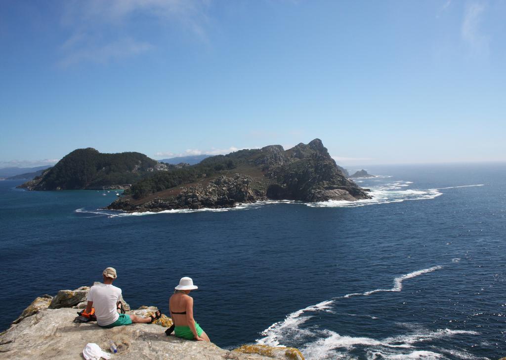 ISLAS CIES - en spansk marin nationalpark Islas Cies ska man söka tillstånd för att besöka och ankra vid, men trots att vi ärligt försökte på nätet överlistade de spanska myndigheternas hemsida oss.