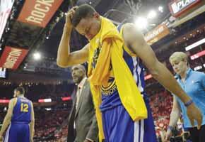 Udalosťou večera však bol návrat Stephena Curryho do zostavy Golden State Warriors po zranení členka.