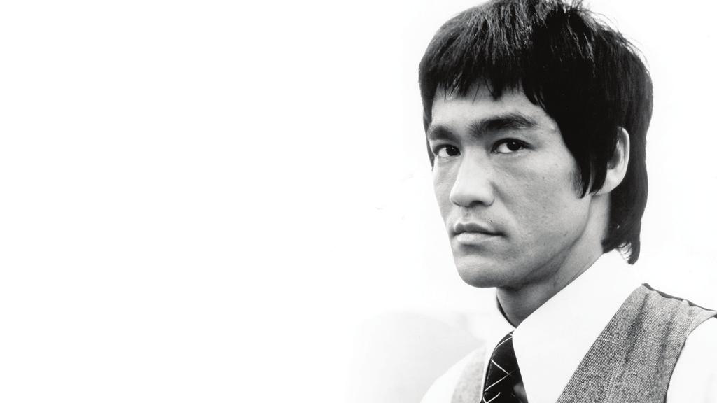 Fujinytt presenterar Bruce Lee the man the myth the legend. Bruce Lee är för kampsport vad Elvis Presley är för rocken. Bruce förändrade hur man såg på kampsport framför allt på film.