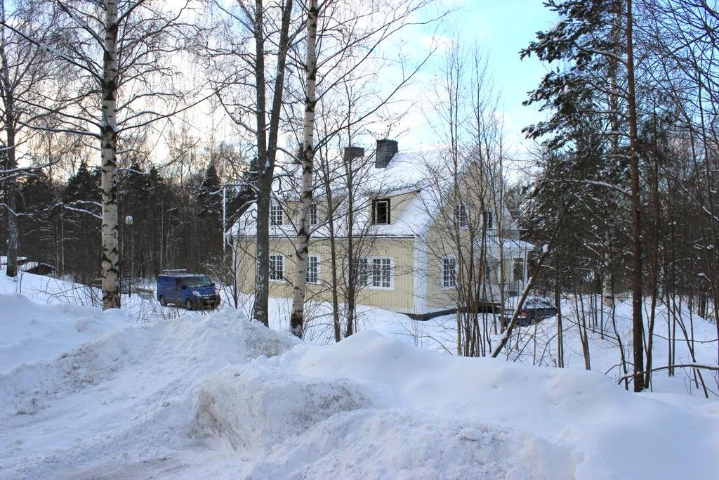 andra sidan Holmsundsallén är Bomhus kyrka