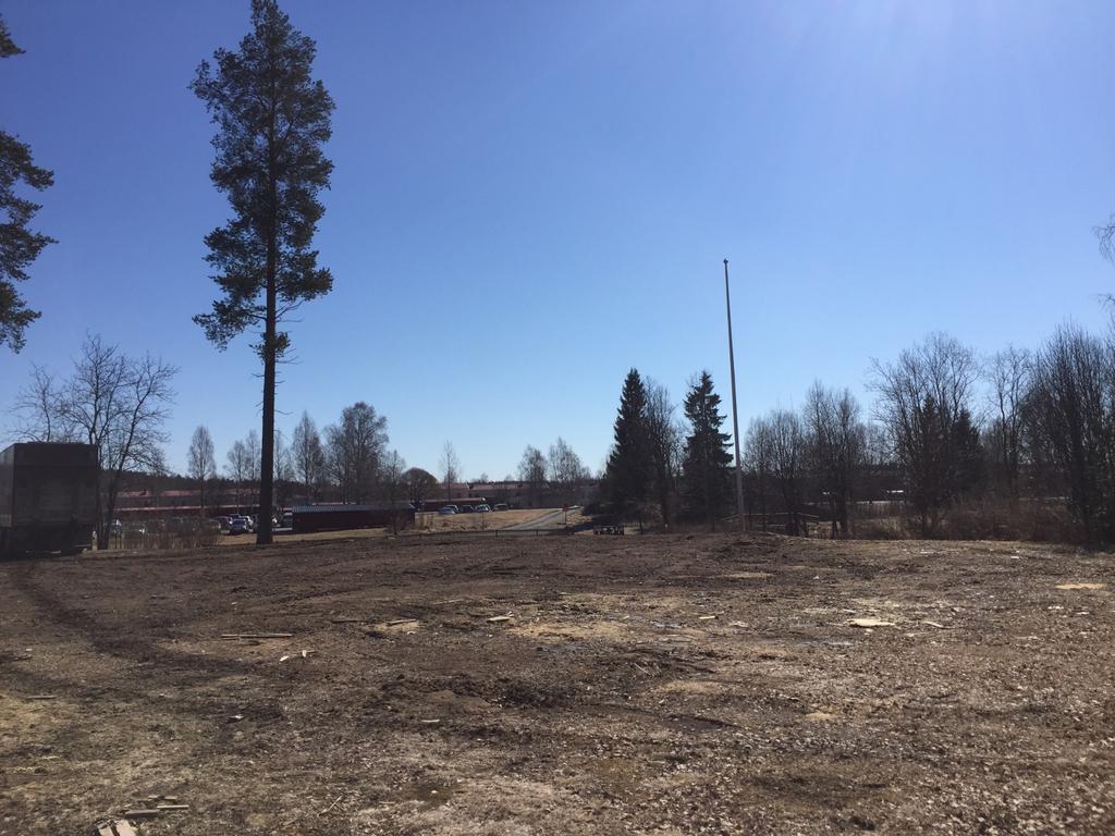 FÖRUTSÄTTNINGAR OCH FÖRÄNDRINGAR Natur Mark och vegetation Vy över planområdet i nordsydlig riktining. Planområdet består främst av gräsytor.