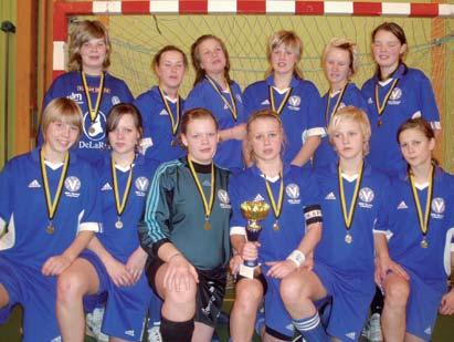 DFK Värmbols damfotboll 2004 2005 2004 Spel i div III som Värmbol tyvärr åkte ut.