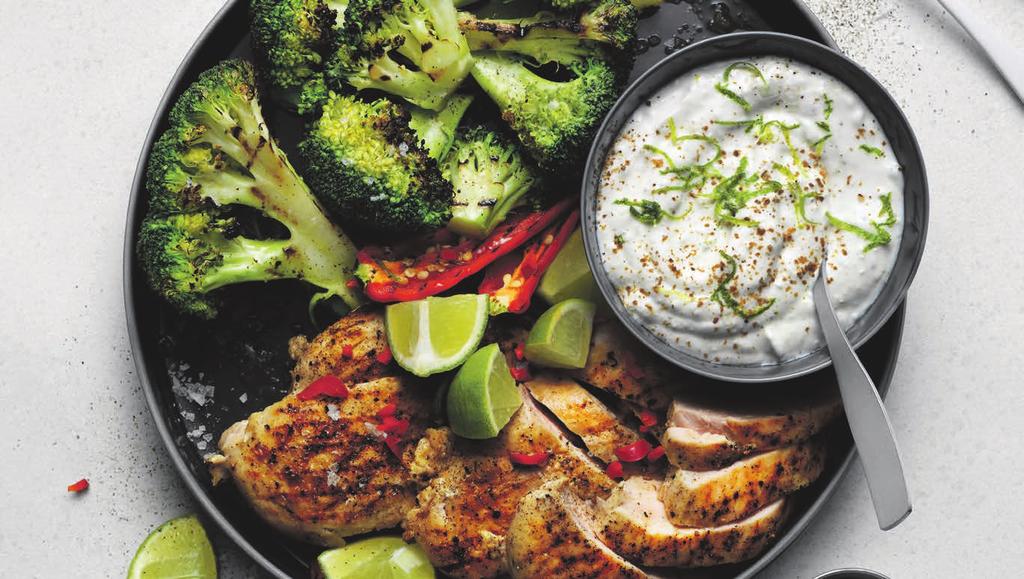 RECEPT 3 30 min 462 kcal/port Fett 29 % Kolhydrater 37 % Protein 34 % Råstekt broccoli med kycklingfilé Kyckling, broccoli och yoghurtsås i en härlig kombo.