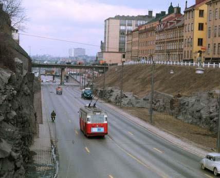 Motortrafikled i dike Söderlede ick ia de däckades över i ett öppet schakt som delade Södermalm i två halvor. Väe ick i ett låt läe och tillät passaer via flera broar.