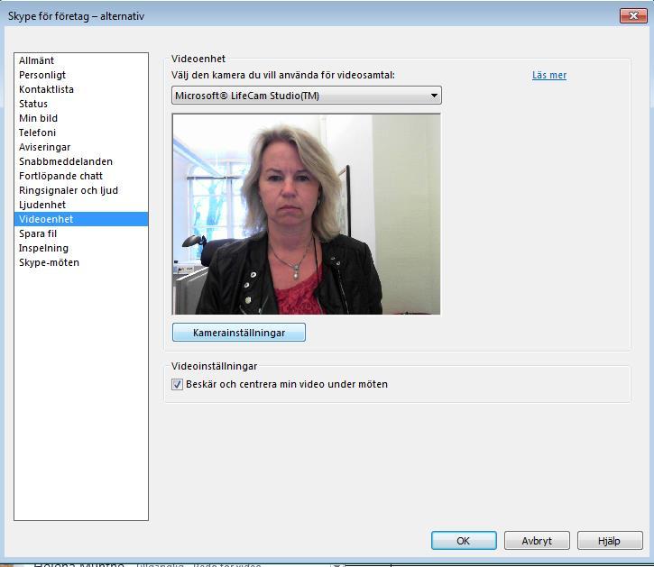 Inställningar videokamera i Skype för företag Inför varje möte kontrollera att rätt kamera enhet är vald och att kameran får med det antal deltagare som är tänkt ska delta på mötet.