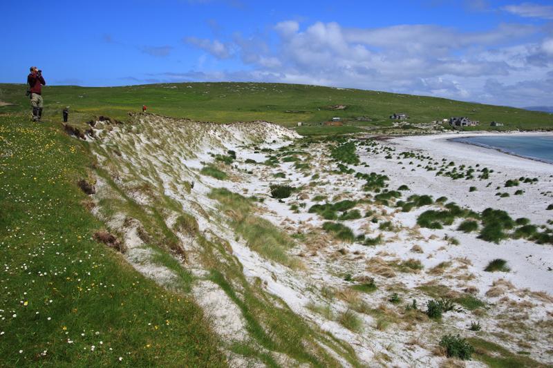 Stranden på Berneray 30 juni 2017. Foto: Ola Bondesson Vi fortsatte vägen genom byn bort till vägs ände.