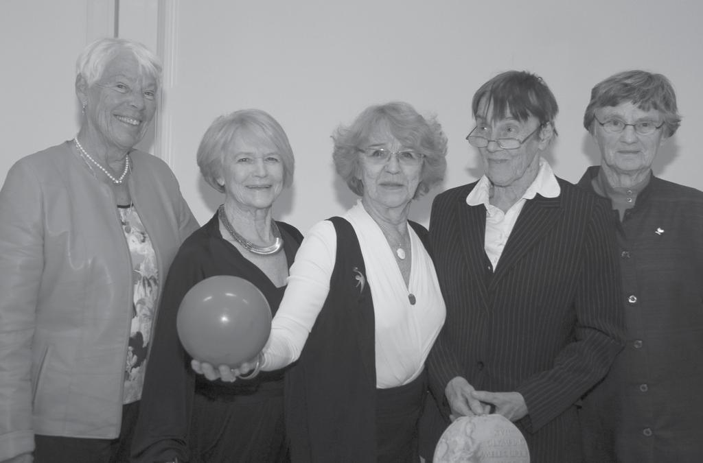 18 SOF-bulletinen nr 2-2016 POPULÄRA ÅRSMÖTESGÄSTER JUBILERADE: Gymnastikkvintett 60 år efter silverbragden i Melbourne-OS Hjördis Nordin-Hallqvist, Maude Karlén, Doris Hedberg-Asplund, Ann-Sofi