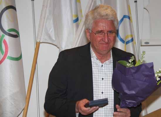 SOF-bulletinen nr 2-2016 39 Hans Vestberg ny SOK-ordförande Hans Vestberg valdes enhälligt till ordförande i Sveriges Olympiska Kommitté sedan Stefan Lindeberg tackat för sig efter 16 år.