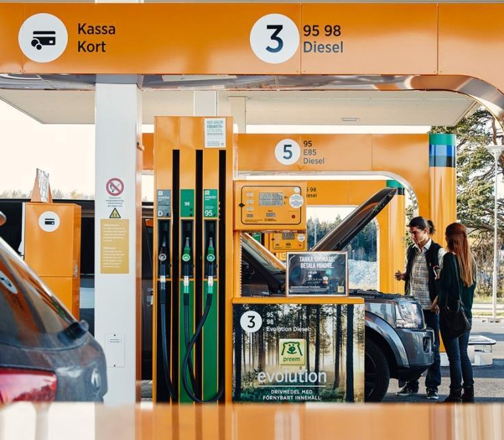 En viktig samhällsaktör Levererar 15 % av Sveriges energi Levererar 50 % av alla petroleumprodukter som säljs i Sverige Sju av tio svenska godstransporter kör på vår diesel Total