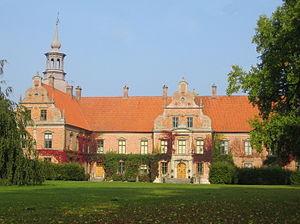 4 av 210 Heldag för miljö- och hälsoskyddsnämnden den 5 oktober 2017 Det blir ett studiebesök på Karsholms slott där vi får se deras olika verksamheter. Under besöket kommer vi att få fika.