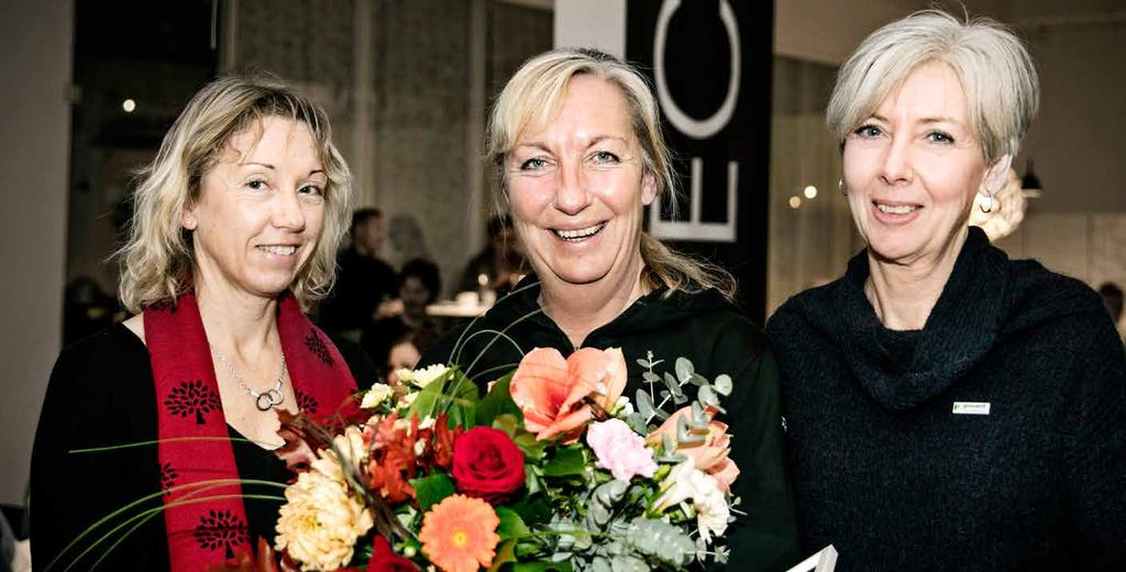 En av årets vinnare av Prevents Arbetsmiljöstipendium, Liselotte Valtersson (mitten), tillsammans med Prevents vd, Maria Schönefeld (till höger), och Prevents ordförande, Carina Lindfelt (till