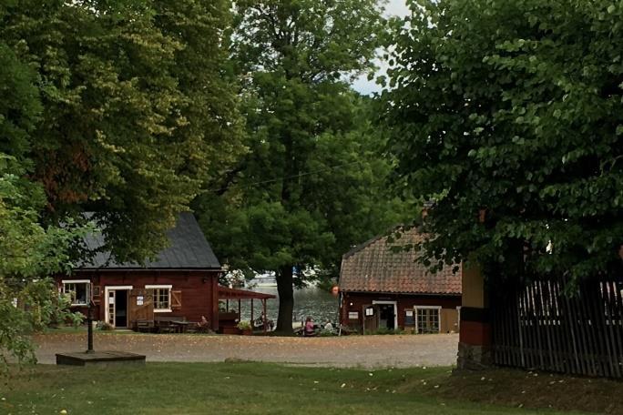 uppmärksammades minnet av författaren Per Anders Fogelströms födelse för 100