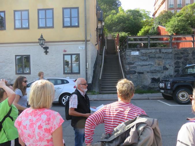 L Lars Lindblom hälsar välkommen Utanför Per Anders