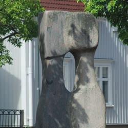 11. Samhörigheten Denna skulptur gjordes år 1989 utav Frank Ivan Thomsen.