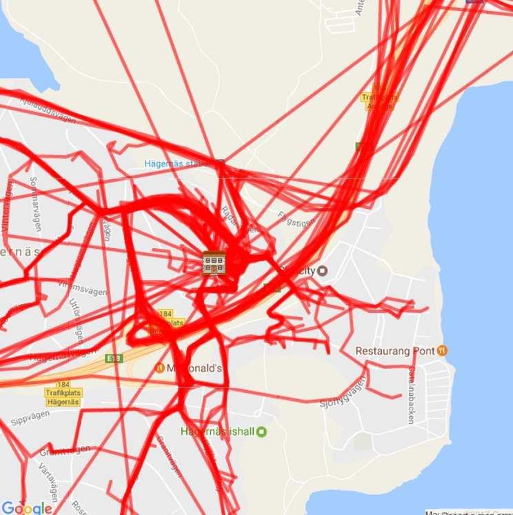 Åker de eleverna bil till skolan sker färden främst på Bergtorpsvägen, Gamla vägen, Södervägen och Flyghamnsvägen (se de tjockare röda flödena).