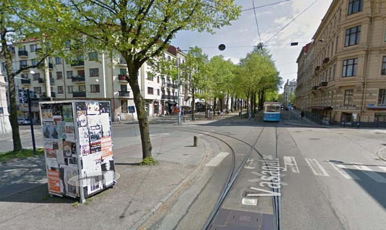 Uppdragsnr: 10208702 43 (49) Exempel från Vasagatan där vänstersväng tillåts där bilar och spårvagnar nyttjar samma körfält.