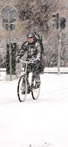 Väder och vinter spelar roll för cyklister Kyla och dåligt väder spelar stor roll för valet av färdmedel under vinterhalvåret.
