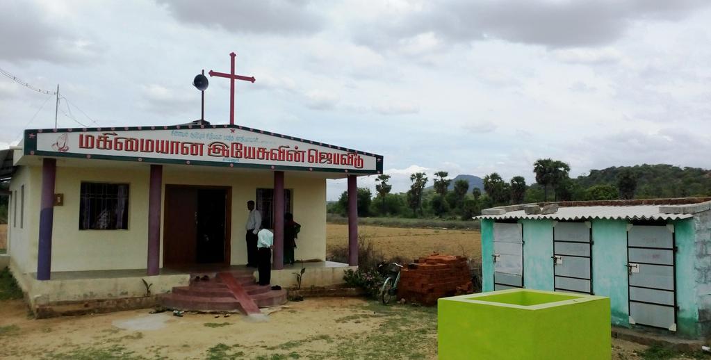 Reserapport Indien Text & Foto: David Bernberg bykyrka med allt det nödvändiga, utedass och dopgrav Under sommaren 2017 fick jag möjligheten att åka till Indien och vara med på min vän Victors