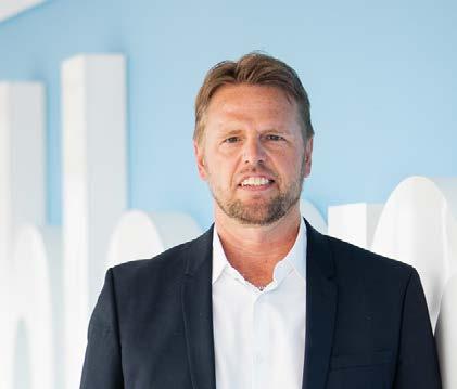 Arbetslivserfarenhet: Konsult för Accenture, Venture Manager för Real Venture Group samt olika befattningar inom försäljning och ledning för Procter & Gamble