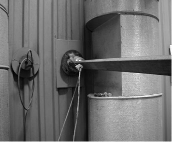 Figur 39 Figure 39 Princip ritning över pannan de två mittre hålen på varje sida används för urealansar. Sketch of the boiler; The two holes in the middle are used for urea lances.