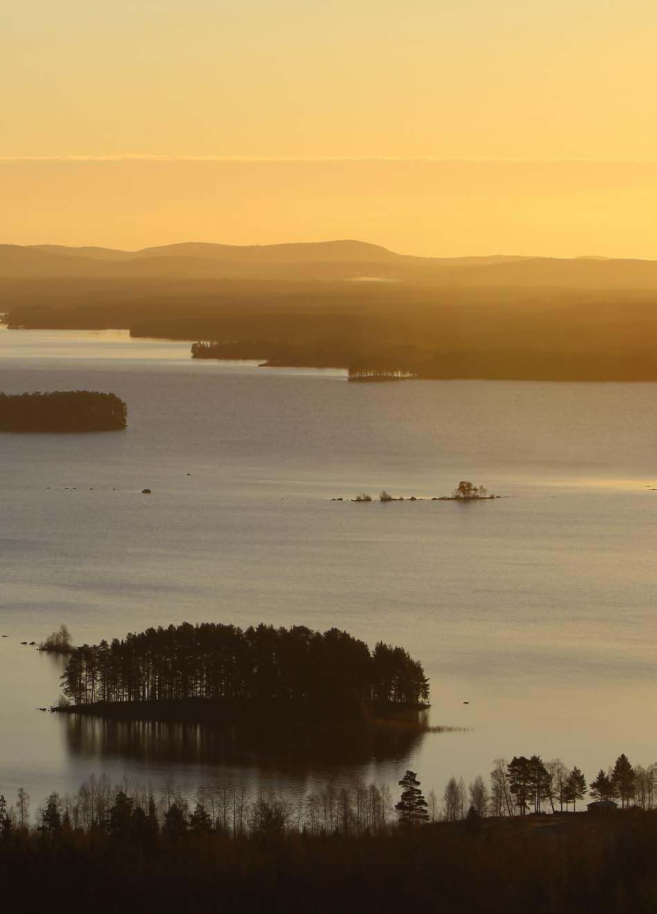 Världens vackraste meteoritkrater i Dellenbygden strax utanför Hudiksvall Detta är berättelsen om hur Dellensjöarna bildades genom