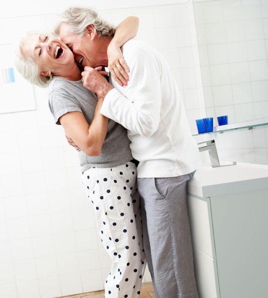 LIFE Temal LIFE För vård och äldreomsorg Halk- och fallolyckor står för en stor andel av de tillbud i badrum som äldre är inblandade i.
