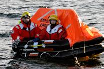 VÅRA UPPDRAG ÖVNING RS ÖREGRUND, 4 JUNI Under två fullmatade dagar övade ett stort gäng frivilliga sjöräddare allt från brand och sjukvård till eftersök och bogsering.