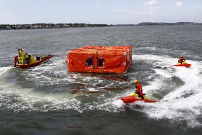 SÅ ANVÄNDER VI VÅRA PENGAR SJÖSÄKERHET OCH INTERNATIONELLT Världskonferens om massräddning FÖR TREDJE ÅRET i rad stod Sjöräddningssällskapet värd när IMRF (International Maritime Rescue Federation)