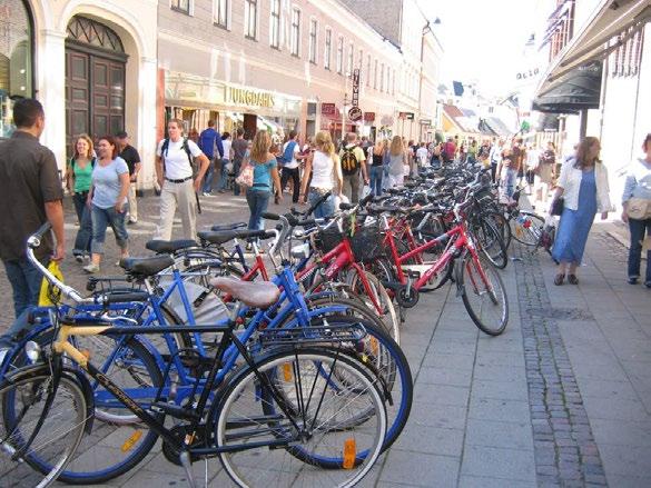 4 Lund Om cykelställ placeras för långt från målpunkterna eller är för få och det inte finns någon logisk plats att placera sin cykel