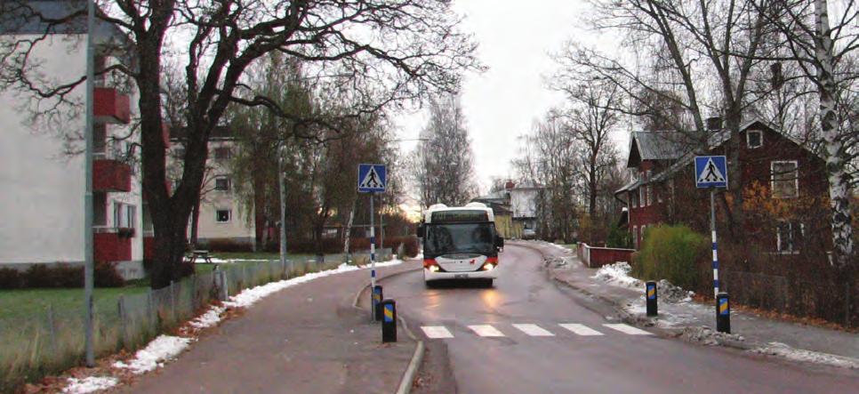 Kollektivtrafik Trafikverket klassar den aktuella sträckan som en prioriterad väg för kollektivtrafik, vilket bland annat innebär att vägen ska prioriteras för användbar kollektivtrafik för personer