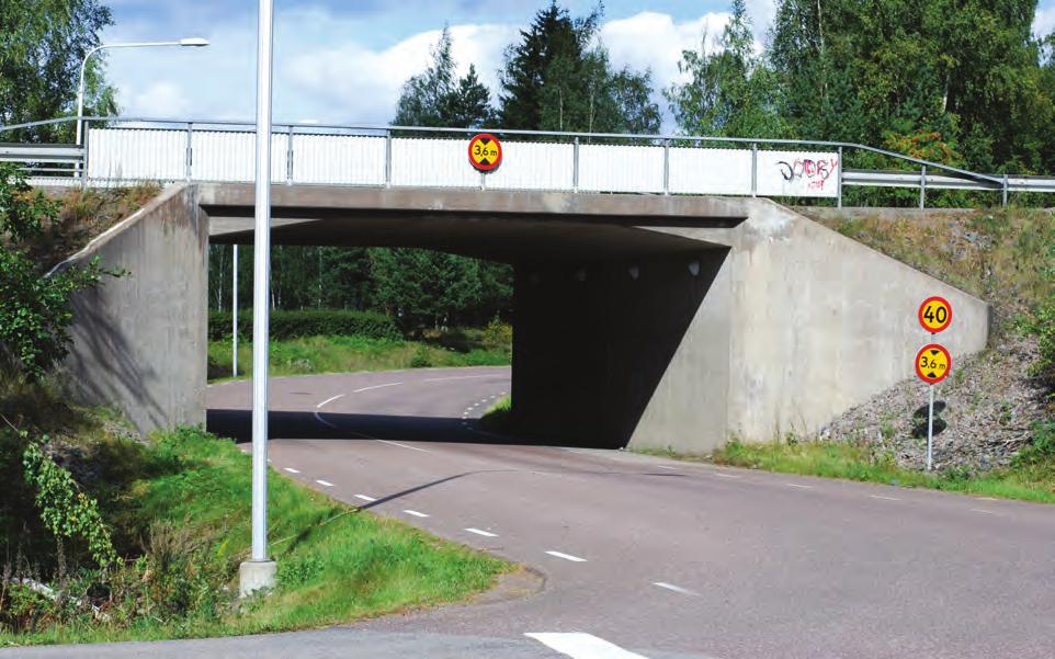 2.4 Byggnadstekniska förutsättningar Områdets allmänna geologi I förstudieområdet, som är beläget mellan Klingvägen och Lönnemossa, består jorden av sandmorän, fyllningar och glacial silt.