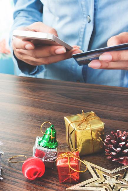 Mobilen en trogen kamrat i julhandeln Om e-handeln har revolutionerat svensk detaljhandel så har mobilen revolutionerat e-handeln.