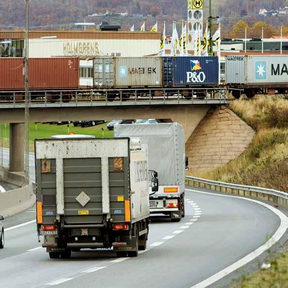 TRAFIKVERKETS UPPDRAG Trafikverket ansvarar för långsiktig planering av hela transportsystemet för luftfart, sjöfart, vägtrafik och järnvägstrafik, samt har hela ansvaret för drift, underhåll och