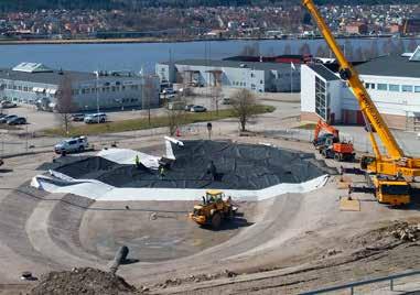 Användning Syntetiska membraner Syntetiska membran används i geotekniska konstruktioner som tätning för att förhindra eller reducera vätskor och gaser att gå från ett material till ett annat.