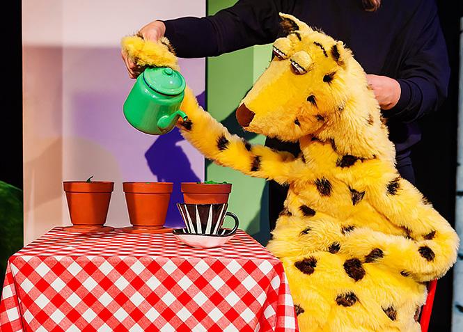 För barn 3-5 år, max 60 barn/fst, speltid ca 40 min. Platsbokning fr.o.m. 18/9 på tel. 0454-812 30. Onsdag 27/9 09.15 Folkets Hus, Karlshamn 10.30 Folkets Hus, Karlshamn Torsdag 28/10 09.