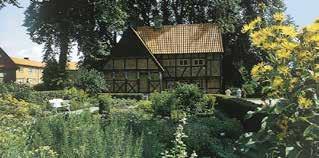 och konstindustri Röhsska museet. SMÅLAND OCH ÖLAND Idag förknippar nog de allra flesta Småland med det världsberömda Glasriket med bland andra Kosta Boda och Pukebergs glasbruk.