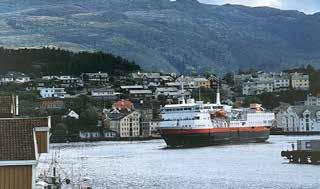 De som reser hit kan räkna med många hisnande fjäll- och fjordupplevelser. Dit hör t.ex. en kryssning på Sognefjorden eller en tur med den berömda Flåmsbanan.