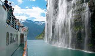 Några av huvudattraktionerna är Trollstigen, Trolltindane och den världsberömda Geirangerfjorden med forsarna De sju systrarna. Mäktigt! KONGSBERG Det går att vaska silver i Norge.