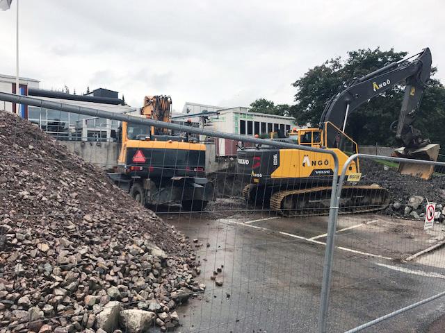 Planteringar och andra markarbeten väntar vi med till våren, säger Klas Lindgren, projektledare för Torguppdraget. J ust belysning har ett kraftfullt uttryck som många har nytta av.