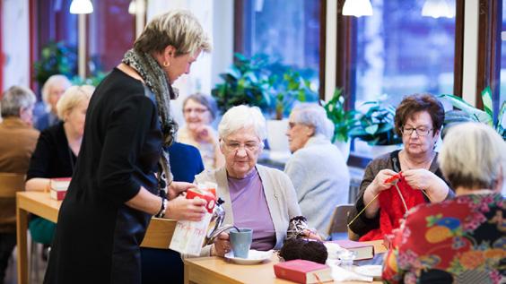 En jul med värme önskar Lidingö församling Kaffe med HOPP varje onsdag kl 13.00-15.