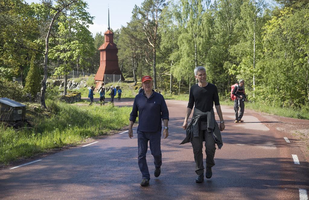 Man är i vandringen. LENNART KOSKINEN biskop emeritus Lennart Koskinen, biskop emeritus, pilgrim och aktiv i Franciskus föreningen på Kökar.