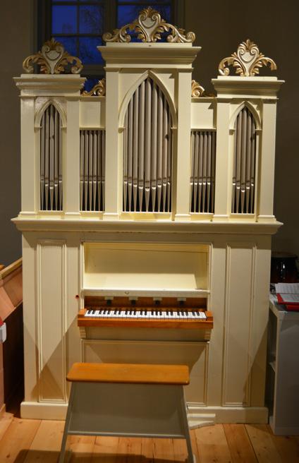 Stora orgeln- Är en sk Barockorgel och har ett fodral av trä