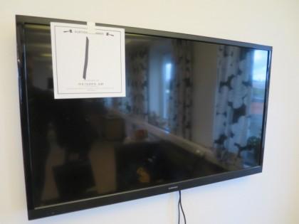 Tv Andersson med väggfäste 38"